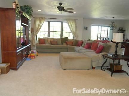 Open floor plan
						:
						Only unit with 3 windows for unlimited views of the golf course!