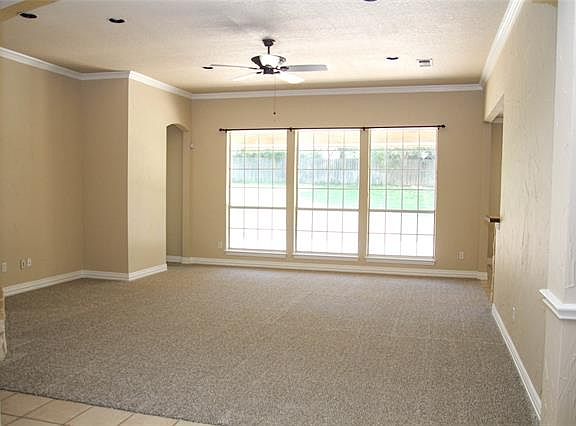 3rd image of 210 Evergreen Trl