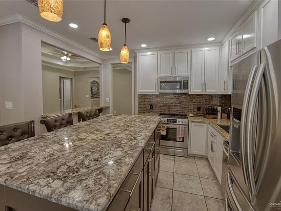 5th image of 1425 La Ciniega Dr
