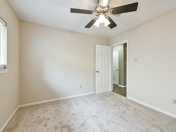 5th image of 4062 Sherwood St E