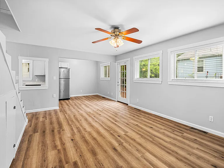 574 S Sang Ave #574 — Photo 4