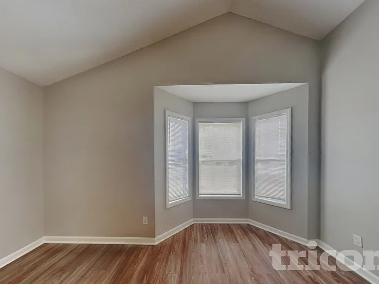 5169 Parkerwood Dr — Photo 8