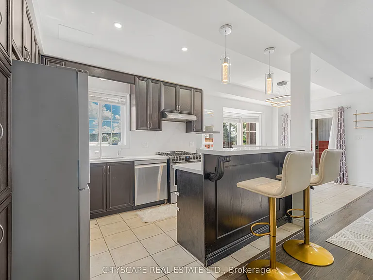 14 Redcedar Cres — Photo 6