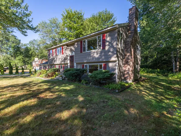 10 Somerset Place, Topsham, ME 04086