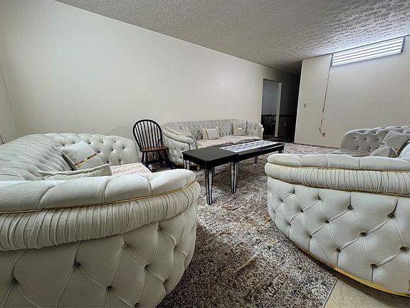 4th image of 929 Ruth Ave