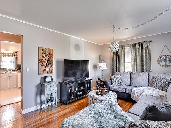 5th image of 2645 East Ave