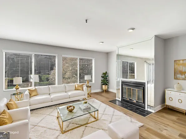 27 Lakes Edge Dr SE, Smyrna, GA 30080