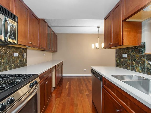 5th image of 502 Redondo Dr APT 212