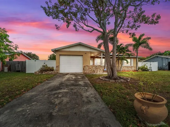 8593 Lantana Dr, Seminole, FL 33777