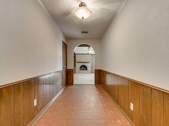 5th image of 909 Walnut St