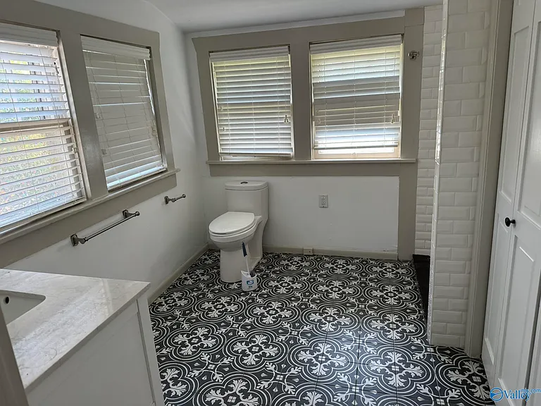 1118 Ward Ave NE — Photo 9