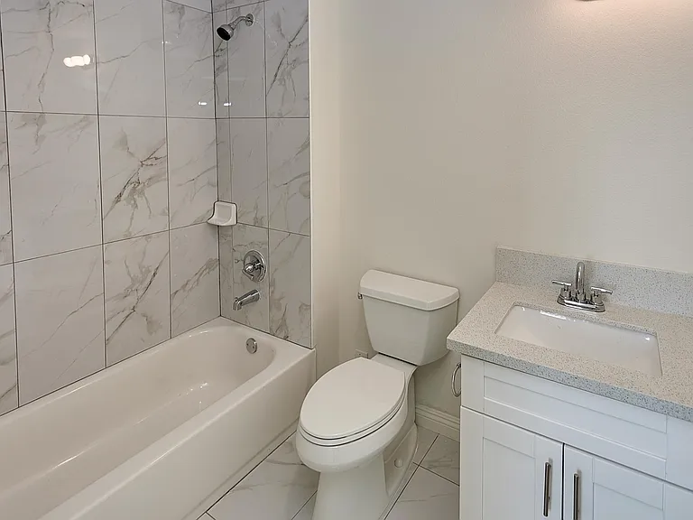 407 N Ardmore Ave #203 — Photo 4