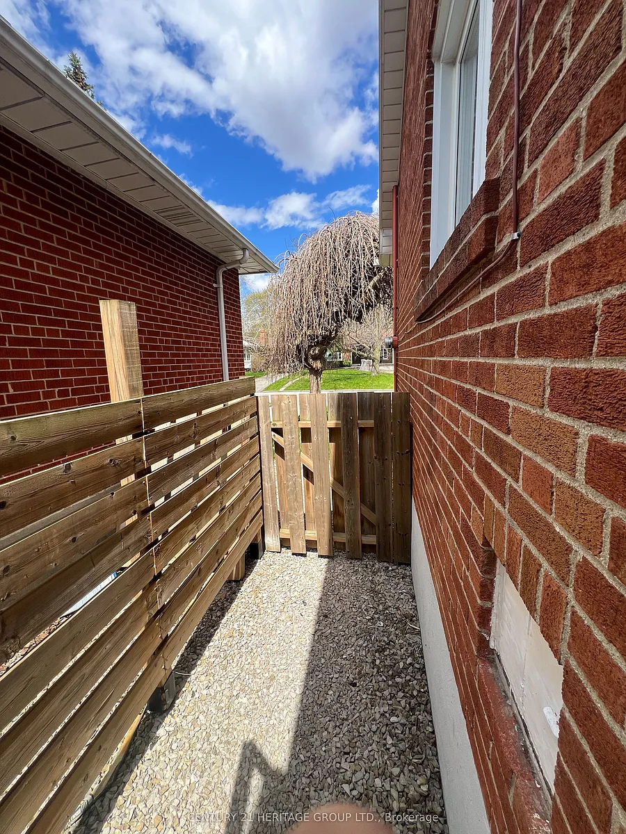 Building Photo - 11 Elynhill Dr #BASEMENT