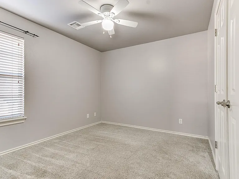 17121 Kemble Ln — Photo 12