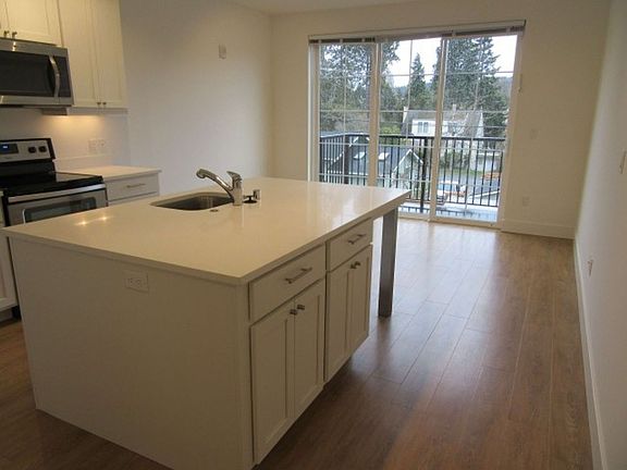 4th image of 1300 McKenzie Ave APT 101
