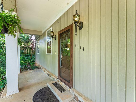 3rd image of 1114 Rain Tree Rd