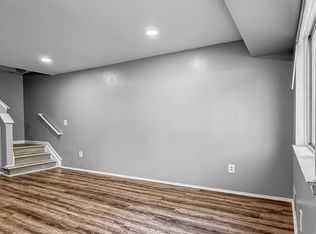 24921 Mayfair St, Flat Rock, MI 48134