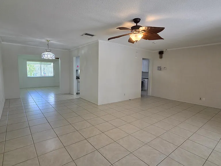 7002 NW 71st Ave — Photo 5