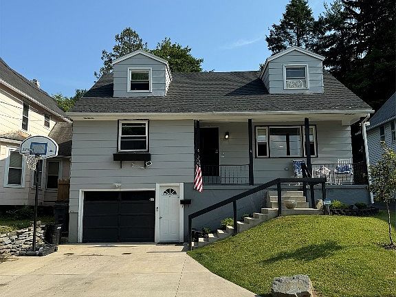 2nd image of 4 Clarence St