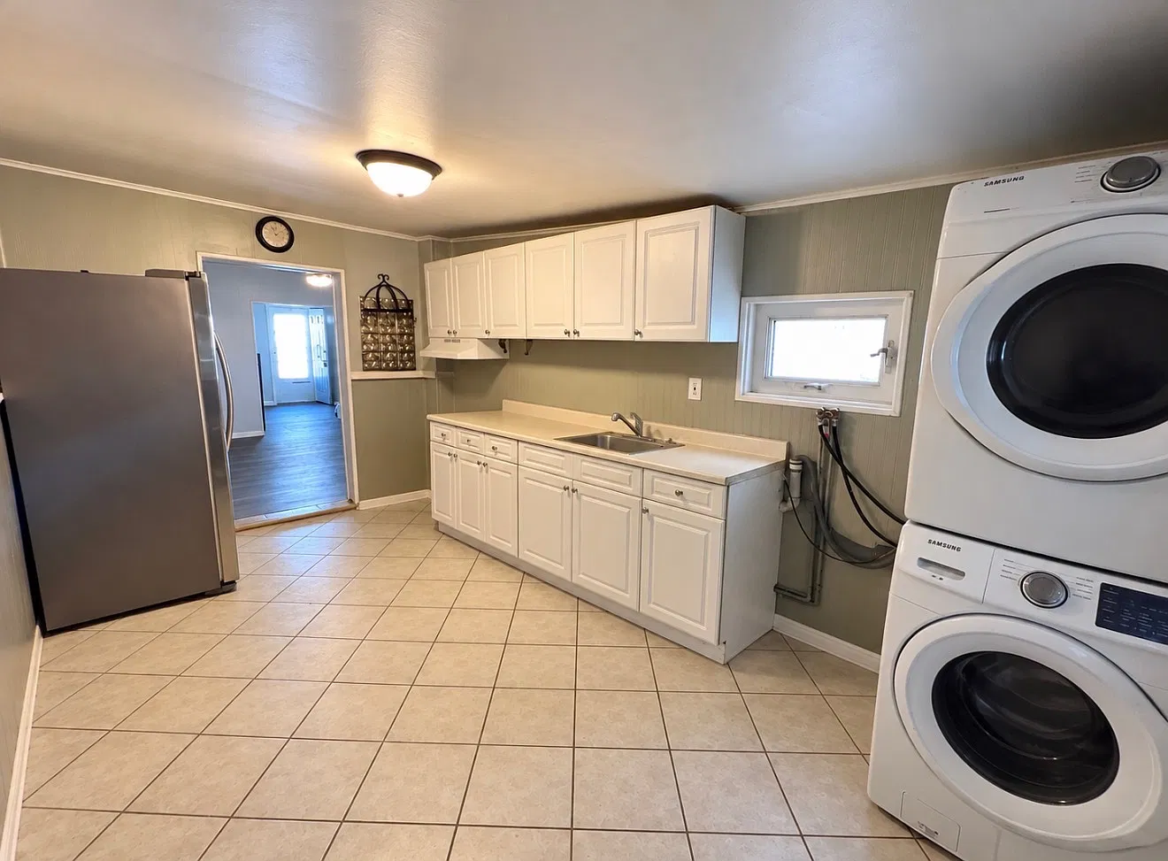 4 bed, 1140 sqft, $2,100 — Photo 4