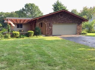 45 Winthrop New Rd, Sugar Grove, IL 60554