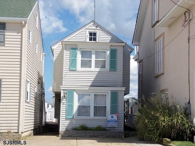 1st image of 61 W 17th St