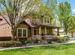 994 E Winding Creek Dr, Eagle, ID 83616