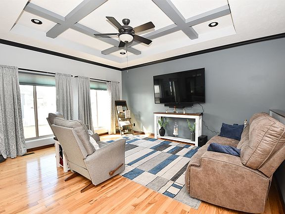 4th image of 1017 E 69th St