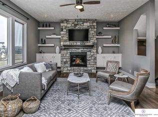 21110 Cedar St, Elkhorn, NE 68022