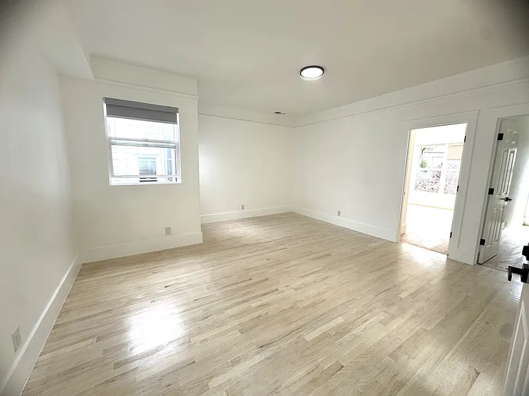1025 Hampshire St #B — Photo 10