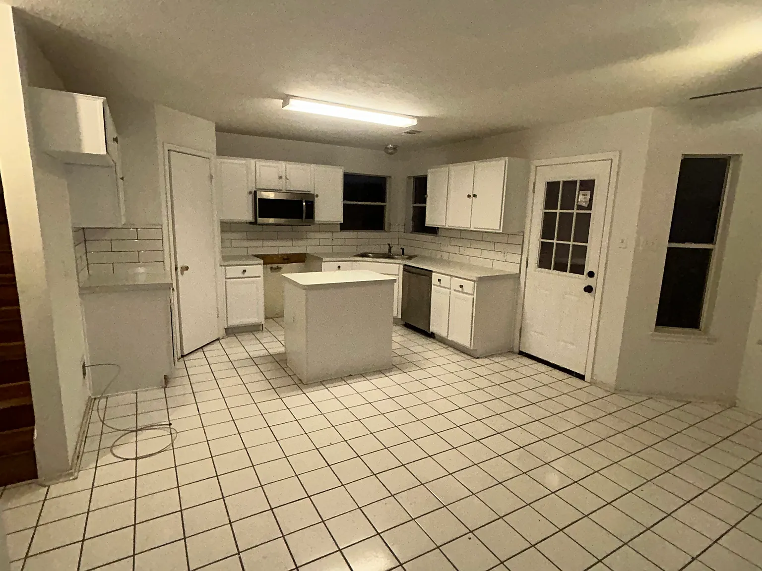 4 bed, 2420 sqft, $2,200 — Photo 3