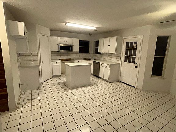 3rd image of 8811 Deer Meadow Dr