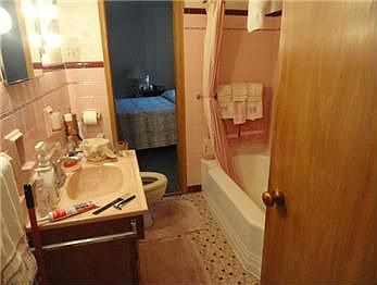 4th image of 2320 Polk St