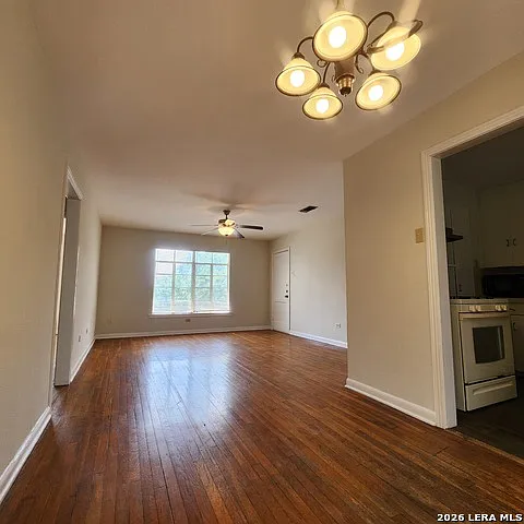 2 bed, 1.0 bath, 4112 sqft, $965 — Photo 2
