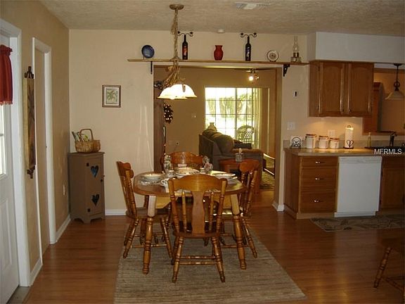 Eat-in Kitchen