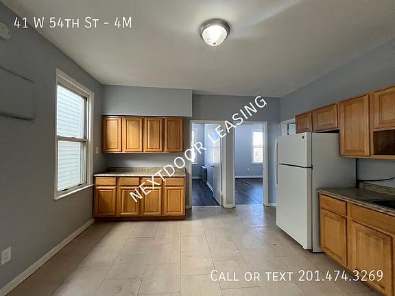 3rd image of 41 W 54th St #4M