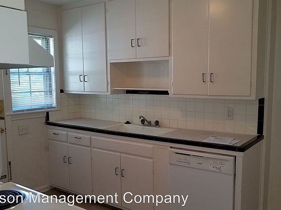 3rd image of 7523 Terrace St