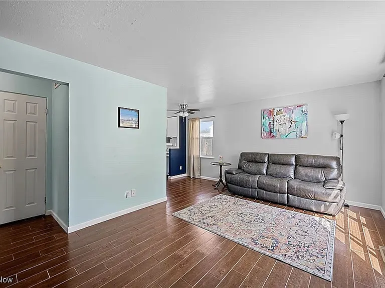 3 bed, 936 sqft, $1,500 — Photo 3