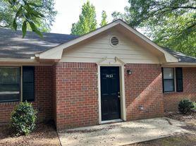1021/1023 Cantrell Ln, 1023 Cantrell Ln