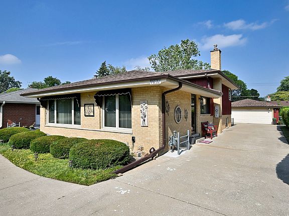 3rd image of 1031 S Belmont Ave