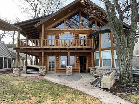 2nd image of 2808 Okoboji Blvd