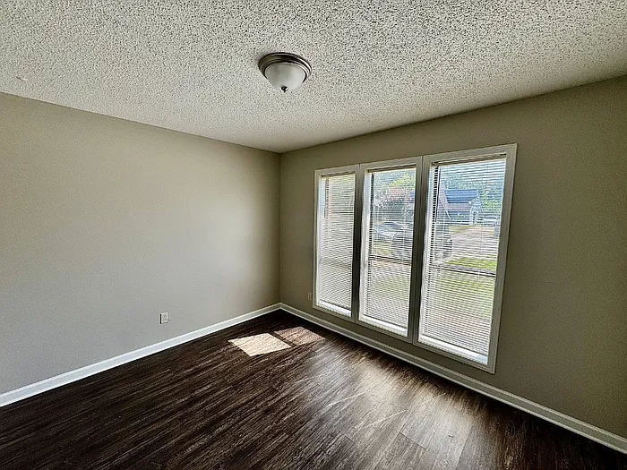 3 bed, 2.0 bath, 1441 sqft, $1,550 — Photo 4