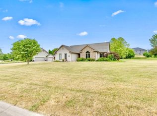 202 Hunters Glen Ln, Johnson Creek, WI 53038