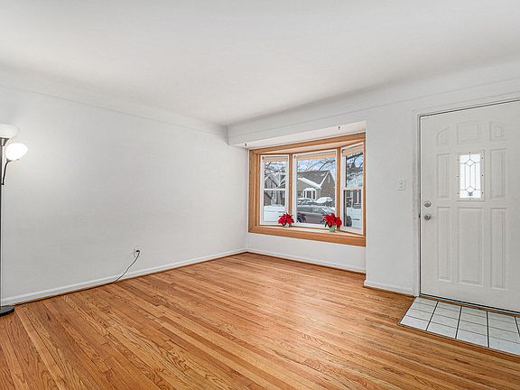 4th image of 9885 Hubert Ave