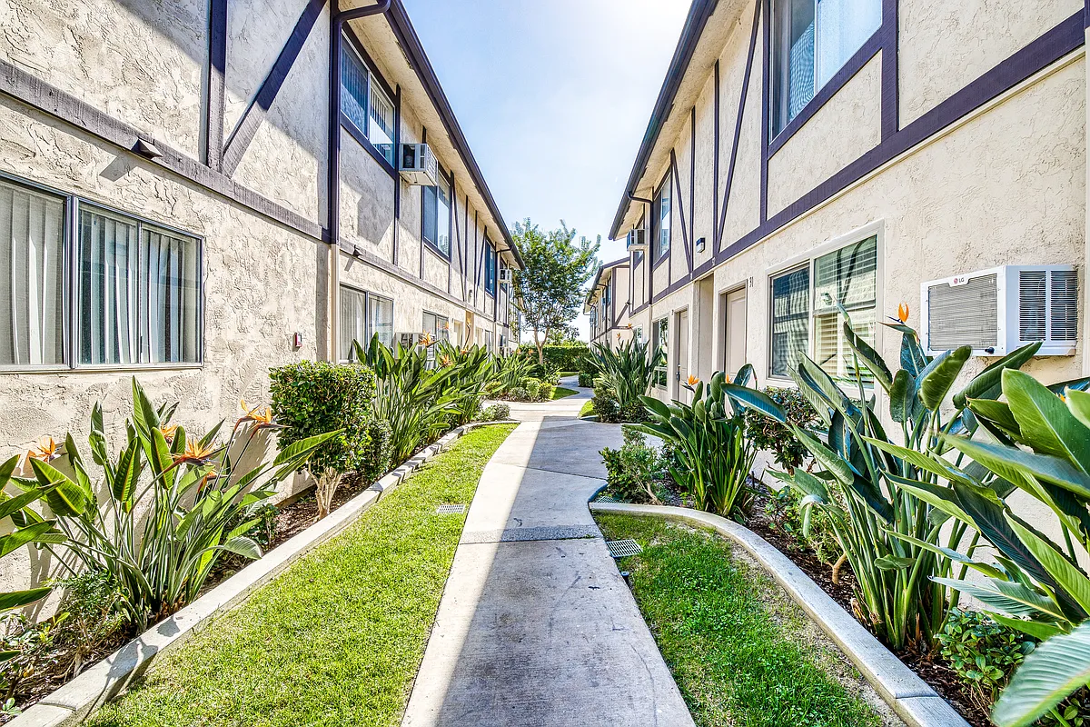 Building Photo - Bonita Mesa