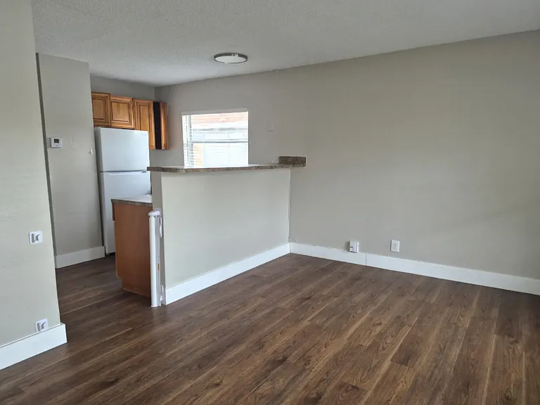 4117 Riverside Dr #3 — Photo 2