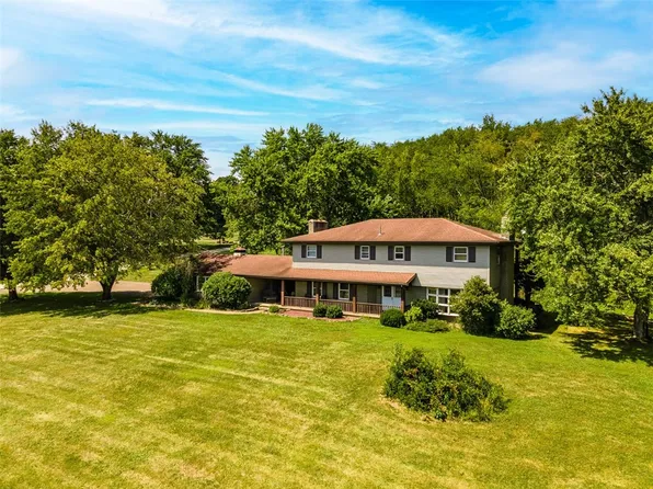 202 Mooney Dr, New Castle, PA 16105