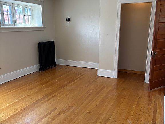 3rd image of 725 N Corona St APT 4