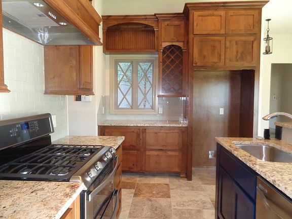 4th image of 1205 NW Thornbury Dr