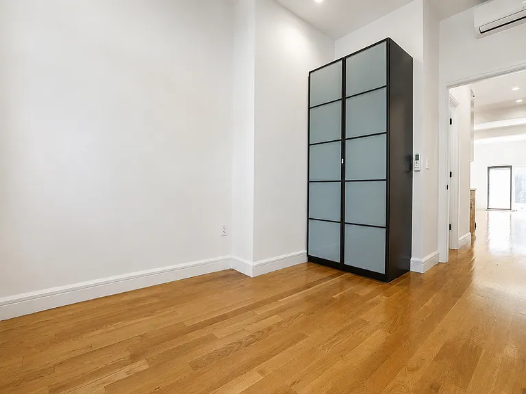 327 Manhattan Ave #1R — Photo 6